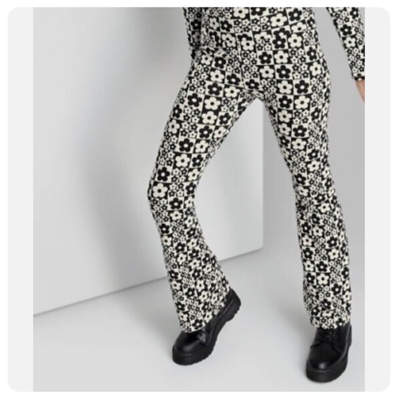 wild fable Pants - Wild Fable Black/White Floral Check Fold-over Leggings